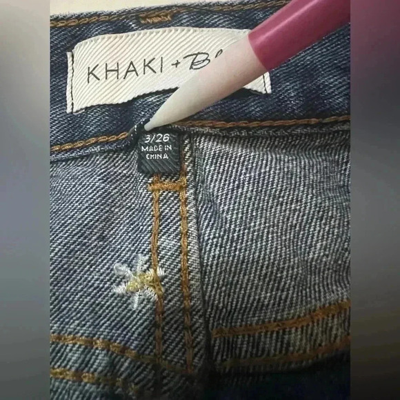 Blue Jean shorts/ white flowers - Picture 5 of 7